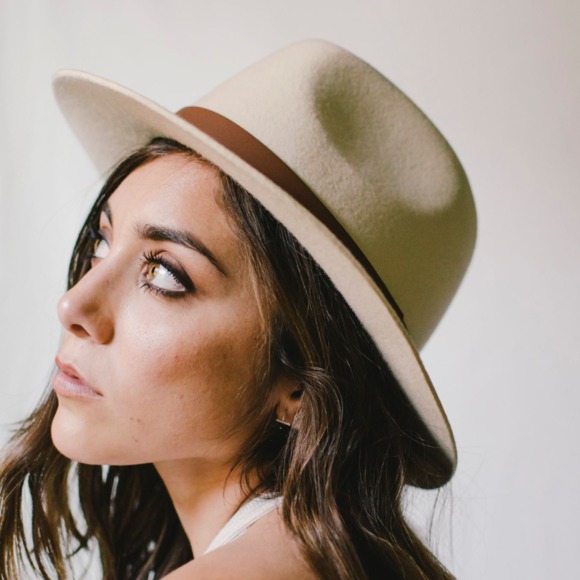 Meet your Posher, Alexis - Picture 1 of 1